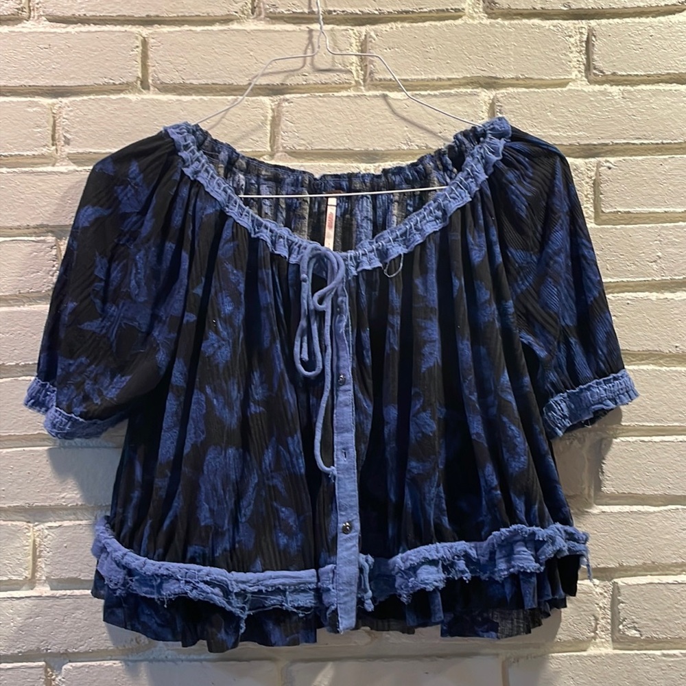Women’s Free People Blue and black blouse/shirt, size small/petite